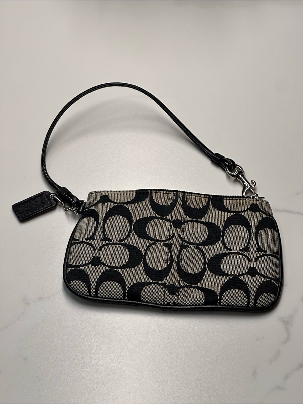 🌹Coach Signature Canvas Wristlet in Black/Gray - Picture 2 of 9